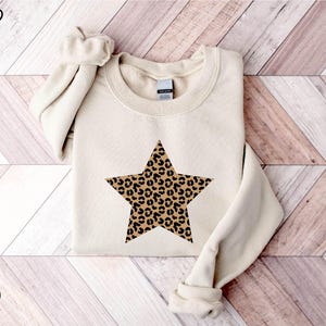 Leopard Star Sweatshrit, Leopard Print Hooded Sweatshirt, Leopard Star Shirt, Star Sweatshirt, Gift for Women, Cheetah Print Star Shirt