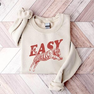 Easy Tiger Sweatshirt, Retro Animal Shirt, Hippie Clothes, Indie Sweater, Funny Women Hoodie, Tiger Sweatshirt, Animal Lover T-Shirt