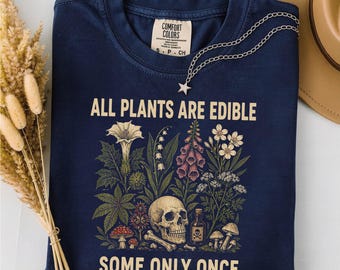 Camiseta "Todas las plantas son comestibles, algunas solo una vez", divertida camiseta de jardinería con colores que brindan comodidad, camiseta con humor botánico oscuro, camiseta gótica para amantes de las plantas.