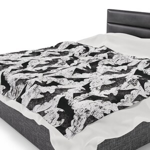 Bat Pattern Soft Velveteen Plush Blanket - Warm Fuzzy Spooky Gothic Throw Blanket, Cozy Blanket for girlfriend image 6