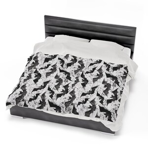 Bat Pattern Soft Velveteen Plush Blanket - Warm Fuzzy Spooky Gothic Throw Blanket, Cozy Blanket for girlfriend image 5