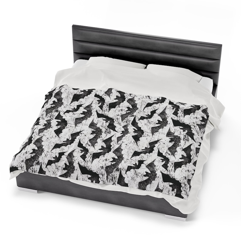 Bat Pattern Soft Velveteen Plush Blanket - Warm Fuzzy Spooky Gothic Throw Blanket, Cozy Blanket for girlfriend image 5