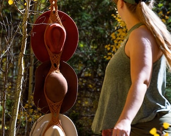 Suporte para chapéu macrame, cabide para chapéu de três camadas, cabide para chapéu boho, suporte para chapéus, exibição de chapéu, decoração boho, novo presente para casa, fazenda, suspensão de parede