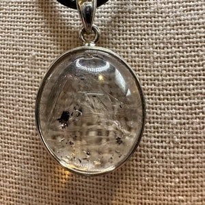 AAA Quality enhydro with moving bubble inclusion Quartz cabochon Pendant