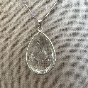 AAA Quality enhydro with big moving bubble inclusion Quartz cabochon Pendant
