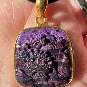 100% natural sugilite carved pendant set is gold plated .925 silver