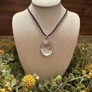 AAA Quality enhydro with moving bubble inclusion Quartz cabochon Pendant