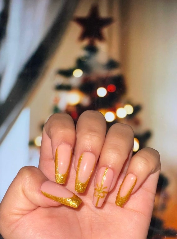 Simple and inexpensive DIY manicures for luxe holiday nails | CBC Life