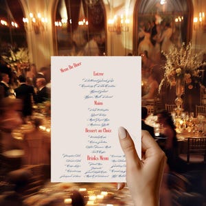 Może przedstawiać: Menu zatytułowane "Menu du Diner" jest trzymane na tle rozmytego tła formalnej jadalni. Menu zawiera Entree, Mains, Dessert au Choix i Menu napojów. Tekst jest kursywą, z niektórymi słowami na czerwono.