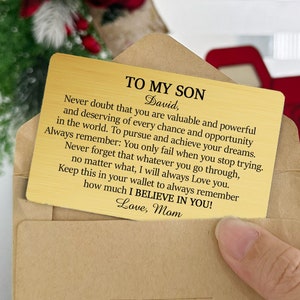 Tarjeta de billetera personalizada para hijo, tarjeta de billetera grabada en metal para hijo, regalo de recuerdo sentimental para su hijo en su graduación, cumpleaños o boda de parte de mamá.
