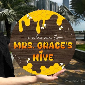 Personalized Bee Door Sign for Teacher/Bee Teacher Door Hanger/Bee Teacher Classroom Decor/Classroom Decor Present/Teacher Appreciation Gift