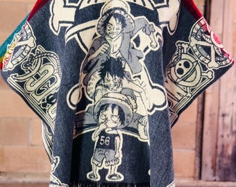 Petite Anime Alpaka Wool Hooded Poncho: Ekskluzywny Design