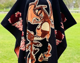 Ręcznie wykonany płaszcz z kapturem z wełny alpaki w stylu anime: projekt unisex