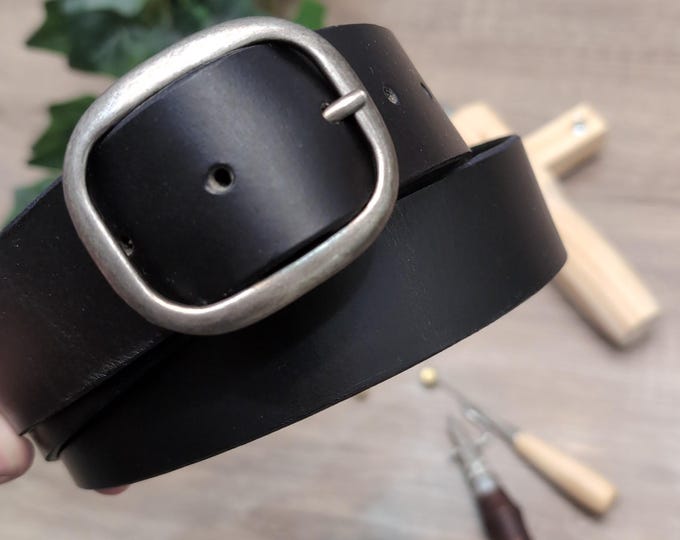 Women's black leather belt, Oval buckle, handmade in Canada