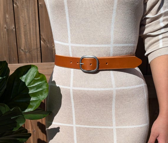Women's Leather Wide Belt, Rustic Oval Buckle Leather Belt, handmade in Canada, Full grain Leather, Gift for Her, Wide belt