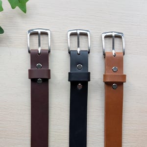 Black Leather belt, 1.2 inch wide, made with full-grain leather in Canada.