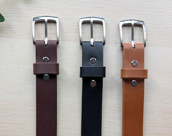Classic Leather belt, 1.2 inch wide, made with full-grain leather in Canada.