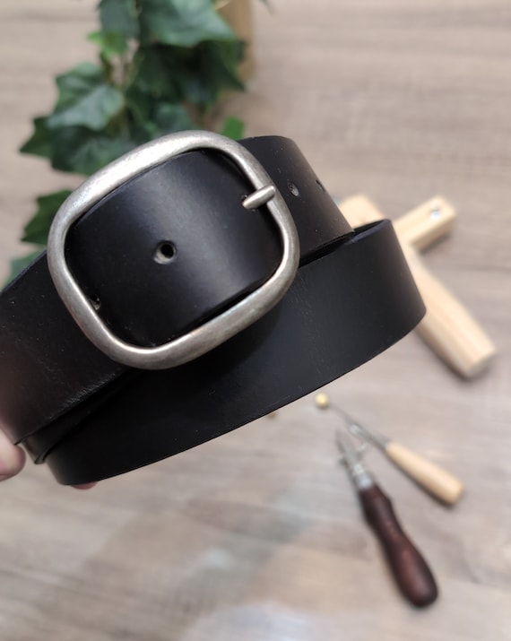 Women's Leather Wide Belt, Oval Buckle leather belt, Handmade in Canada, Full grain Leather, Gift for her, Wide belt, Waist leather belt