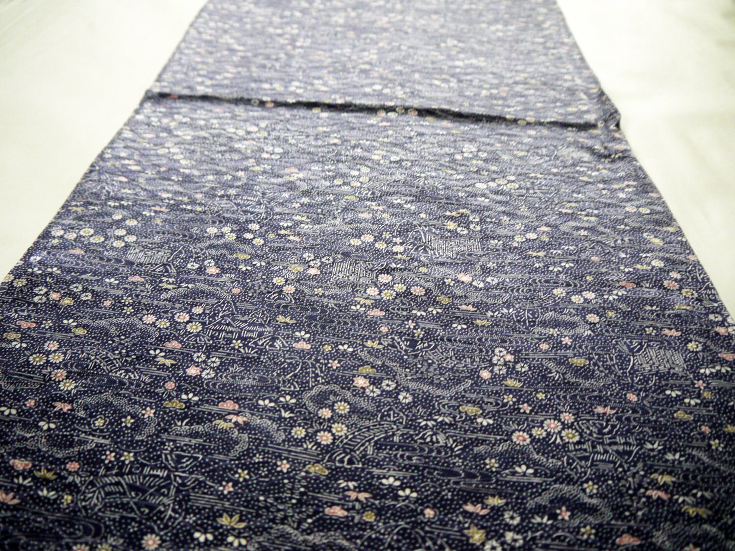 Kimono Silk Fabric, 80's Vintage Japanese Silk Kimono, for Sewing, Quilting, Silk lampshade making, Ship from Spain