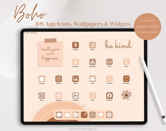 Op de afbeelding: Het scherm van een digitale tablet toont een set bruine en beige app-pictogrammen voor een iOS-apparaat. De pictogrammen zijn gerangschikt in een rasterpatroon en omvatten apps zoals Amazon, Muziek, Agenda, Camera, Foto's, Mail, Contacten, Herinneringen, Klok, Pinterest, FaceTime, TikTok, Facebook en meer. Het scherm heeft ook een beige achtergrond met een cirkelvormig patroon en de tekst "create your own happiness" en "be kind".