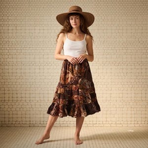 Falda midi escalonada vintage con patchwork, talla pequeña / Falda fluida bohemia en tonos tierra con estética Whimsigoth / Estilo grunge brujería de los 90 para festivales