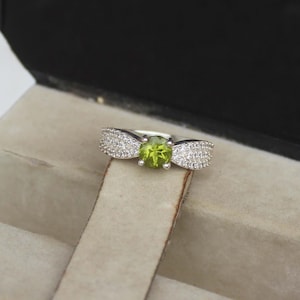 Vintage Natural Peridot Ring- Sterling Silver Engagement Promise Ring For Women Green Gemstone- August Birthstone - Anniversary Gift for Her