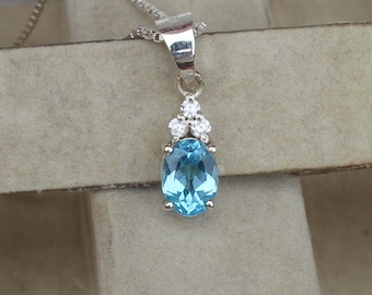 Handgjort schweiziskt blått topashänge i 925 sterlingsilver med kubisk zirkonia