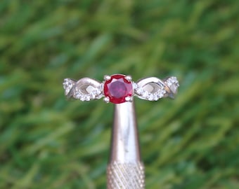 Handgemaakte robijnrode 925 zilveren ring, ronde edelsteenring