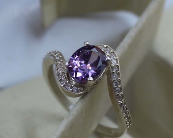 Anillo de kunzita hecho a mano, plata de ley, detalles de circonita cúbica