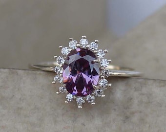 Anillo de kunzita hecho a mano, plata de ley y circonita cúbica.