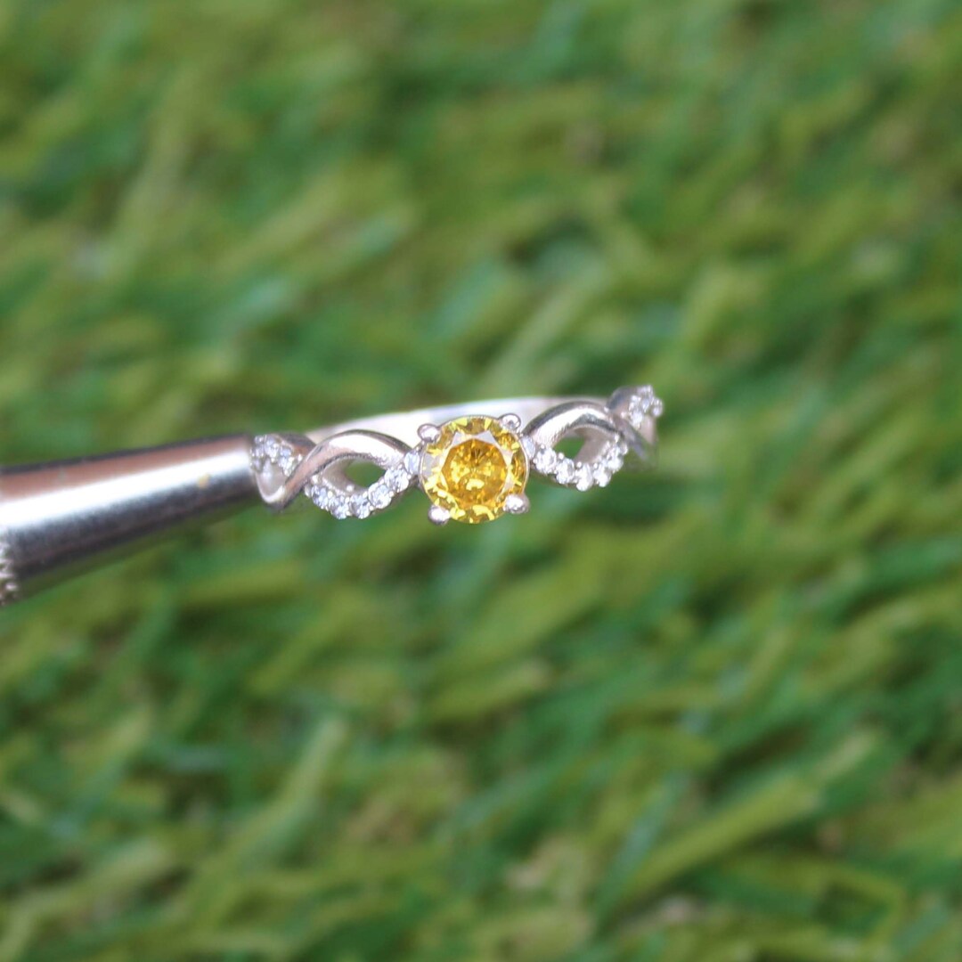 Anillo De Plata De Ley 925 Con Nudo Celta Y Luna