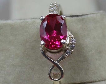 Anello in argento sterling fatto a mano con rubino da laboratorio, pietra preziosa ovale da donna