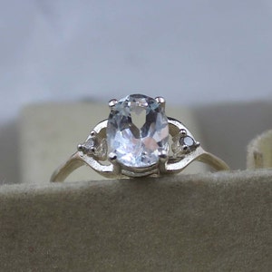 Ovale ring met witte topaas, massief sterlingzilver, zirkonia-accenten