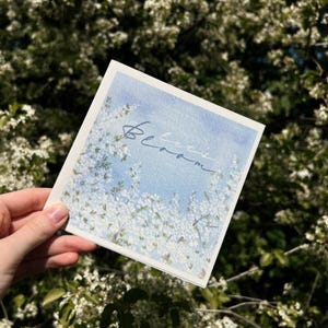 Biglietto d'auguri blu, acquerelli, biglietto quadrato, biglietto floreale