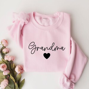 Grandma Sweatshirt, Grandma Shirt, Heart Sweatshirt, Mothers Day Sweatshirt, Grandma Shirt, New Grandma Gift