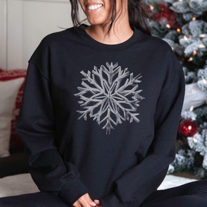 Sparkly Snowflake Christmas Jumper For Women, Christmas Gift for Her, Glitter Christmas Sweatshirt with for Ladies, Snowflake Shirt Gift