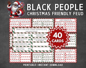 Könnte beinhalten: Ein druckbares Kartenspiel mit rot-weiß gestreiftem Hintergrund. Die Karten haben ein Weihnachts-Thema und sind mit "Black People Christmas Friendly Feud" betitelt. Die Karten enthalten Fragen und Antworten rund um schwarze Weihnachtstraditionen, Filme, Lieder und Sprüche. Es gibt 40 Karten im Set.