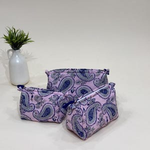 Set di tre astucci da viaggio in cotone trapuntato con stampa a mano, borsa per il trucco riutilizzabile, beauty case impermeabile, misura piccola/media/grande