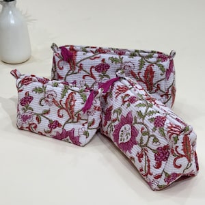 Set di tre astucci da viaggio in cotone trapuntato con stampa a mano, borsa per il trucco riutilizzabile, beauty case impermeabile, misura piccola/media/grande