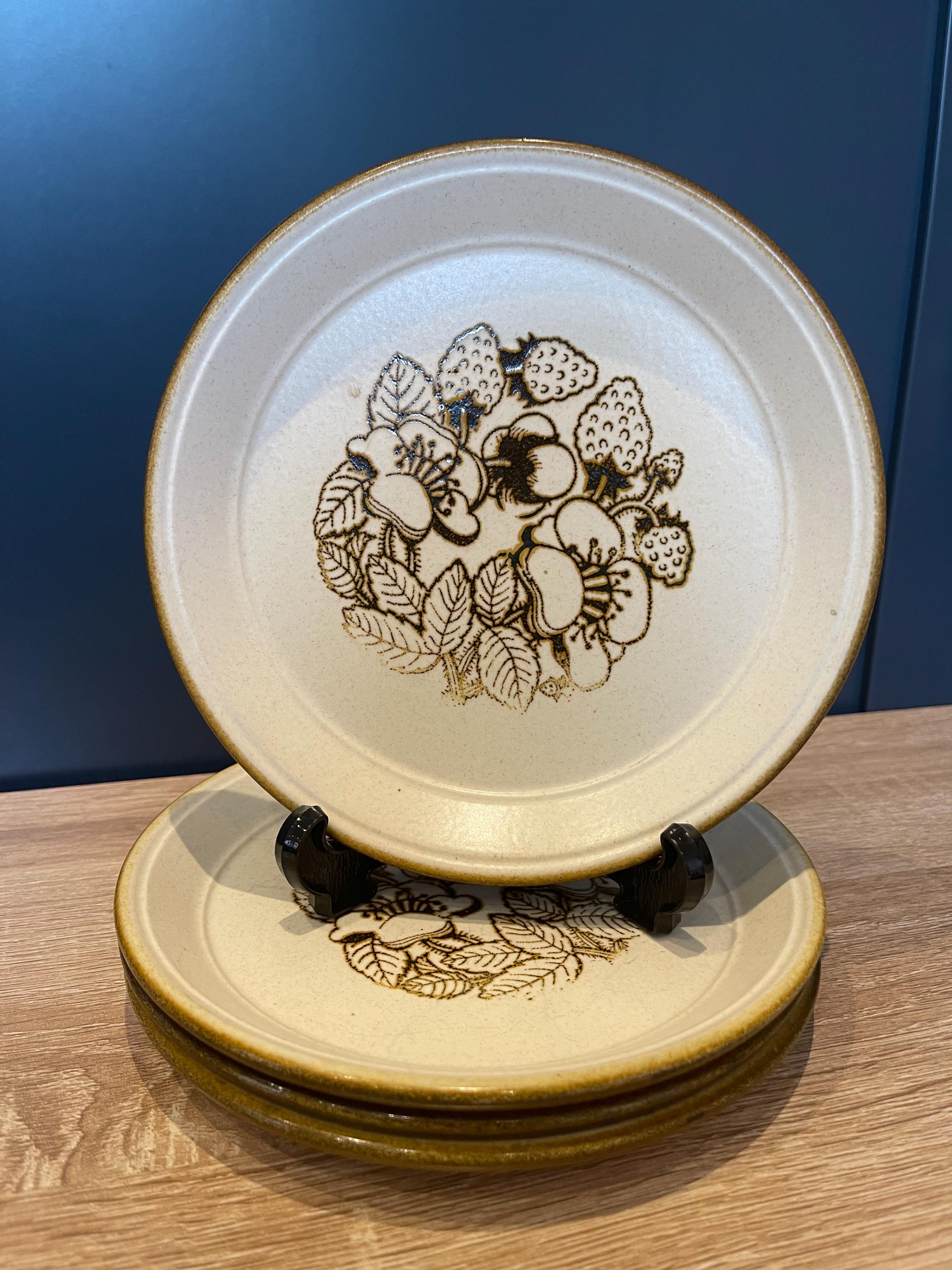 英国 キルンクラフト ストロベリー・ブランブル ヴィンテージプレート 大皿 3枚 英国 キルンクラフト ストロベリー・ブランブル ディスカウント