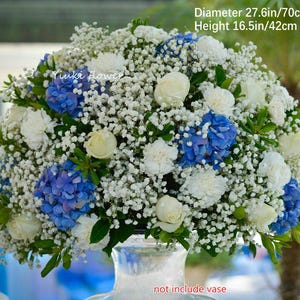 Tafelstuk met witblauwe bloemen, bloemstuk huwelijksceremonie, Baby'breath-decor