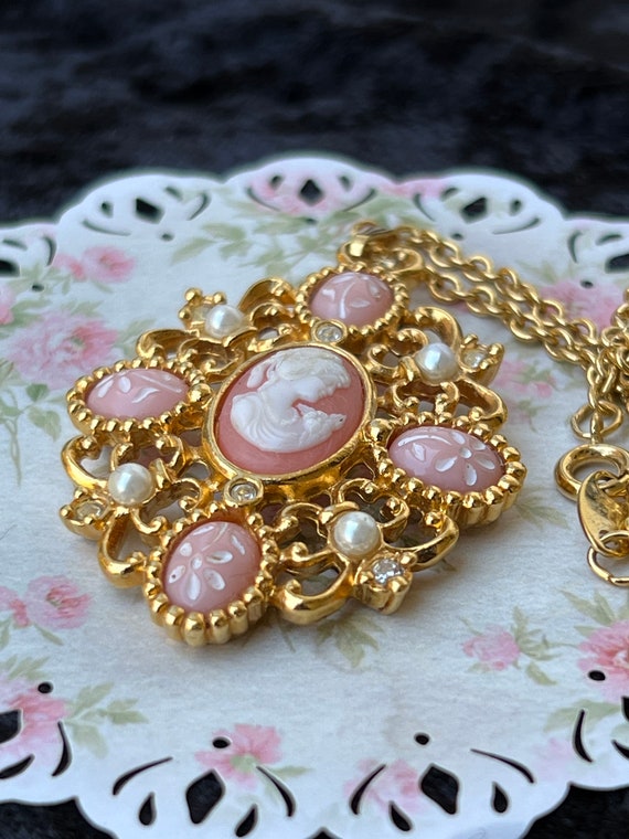 Vintage Cameo Pendant Necklace - image 4