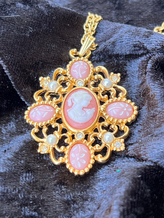 Vintage Cameo Pendant Necklace - image 5