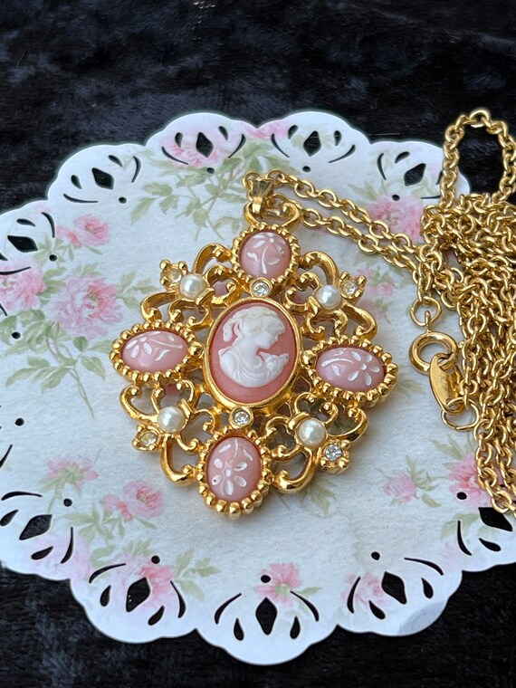 Vintage Cameo Pendant Necklace - image 3