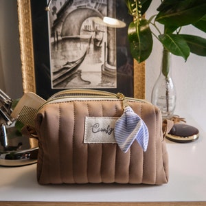 Trousse Make-up in tessuto trapuntato e imbottito 21x14x8,5 cm. Pochette per: Trucchi, Gioielli, Astuccio portapenne e Accessori.