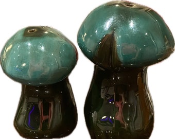 Vintage Mushrooms Blue Mountain Salt and Peppe shakers deep green and black BOHO