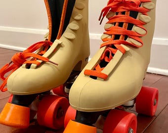 Vintage Women Roller Skates, Micron size 7 Barbie Pink and Beige moulded boot figure skating made in Canada almost new Roller Derby Bauer