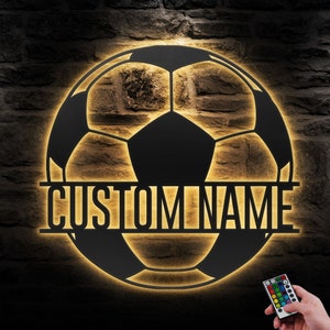 Arte de parede de metal com bola de futebol personalizada com luzes LED Placa com nome de jogador de futebol personalizada Decoração para casa Decoração de berçário para crianças, meninos e meninas Aniversário