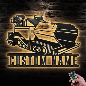 Benutzerdefinierte Asphaltfertiger LKW-Fahrer Metall Wandkunst LED-Licht Personalisierte Fertiger-Maschine Namensschild Wohnkultur schwere Ausrüstung Dekoration