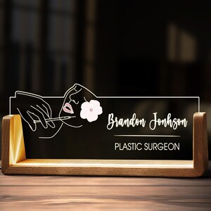 Custom Plastic Surgeon Desk Name Plate Personalized Cosmetic Surgery LED Light Wooden Base Acrylic Office Accessories Wood Name Sign Decor